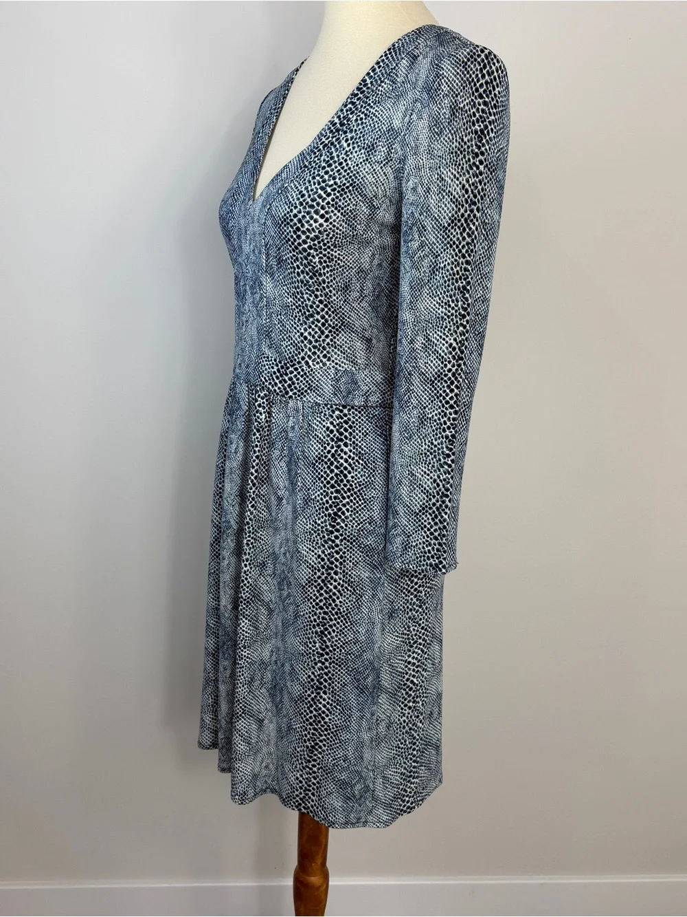 Tory Burch Navy Snakeskin Print Slinky Rayon V-Neckline Mini Dress XS
